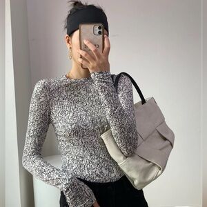 COS Printed Form-fitting Long-sleeve Top xs